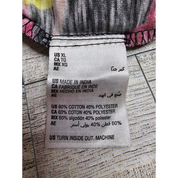 INC Int'l Concepts All Over Graphic Print Raw Hem T-Shirt V-Neck Size XL - Picture 6 of 9